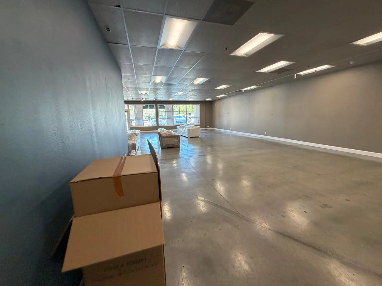 Suite C4 sales floor at Marbella Plaza