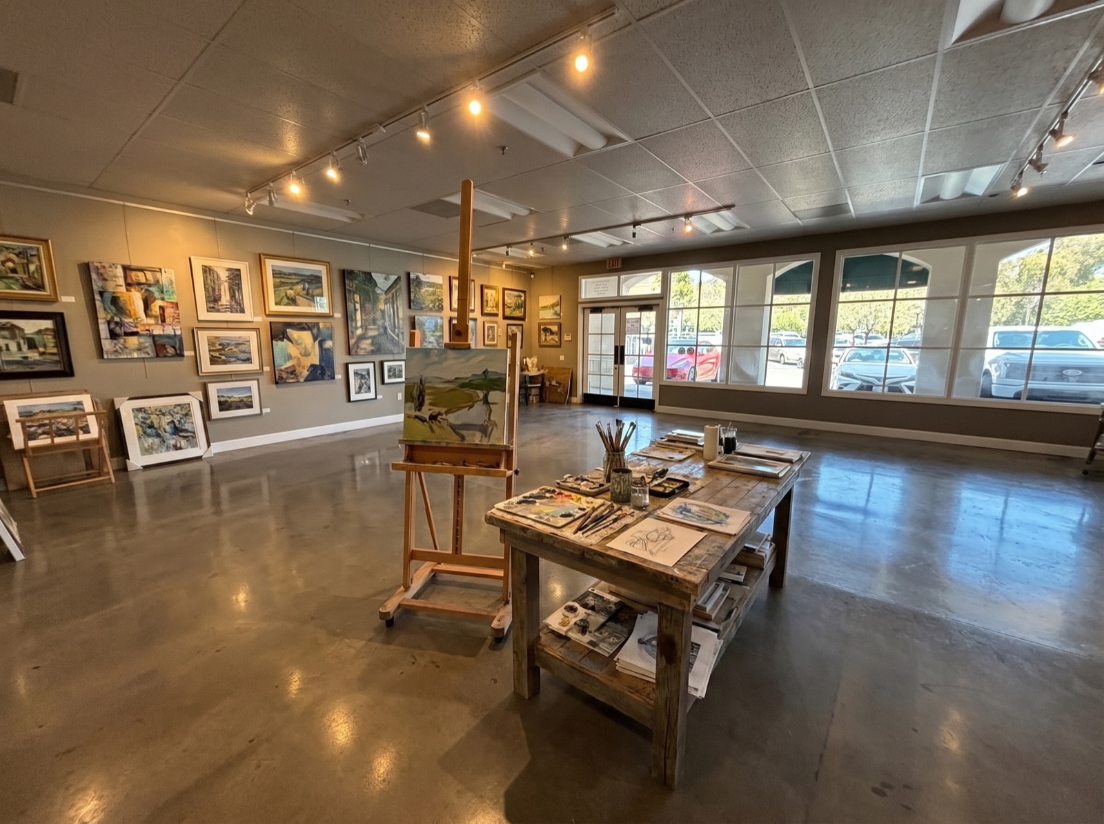 Marbella Plaza suite visualized as a Art gallery