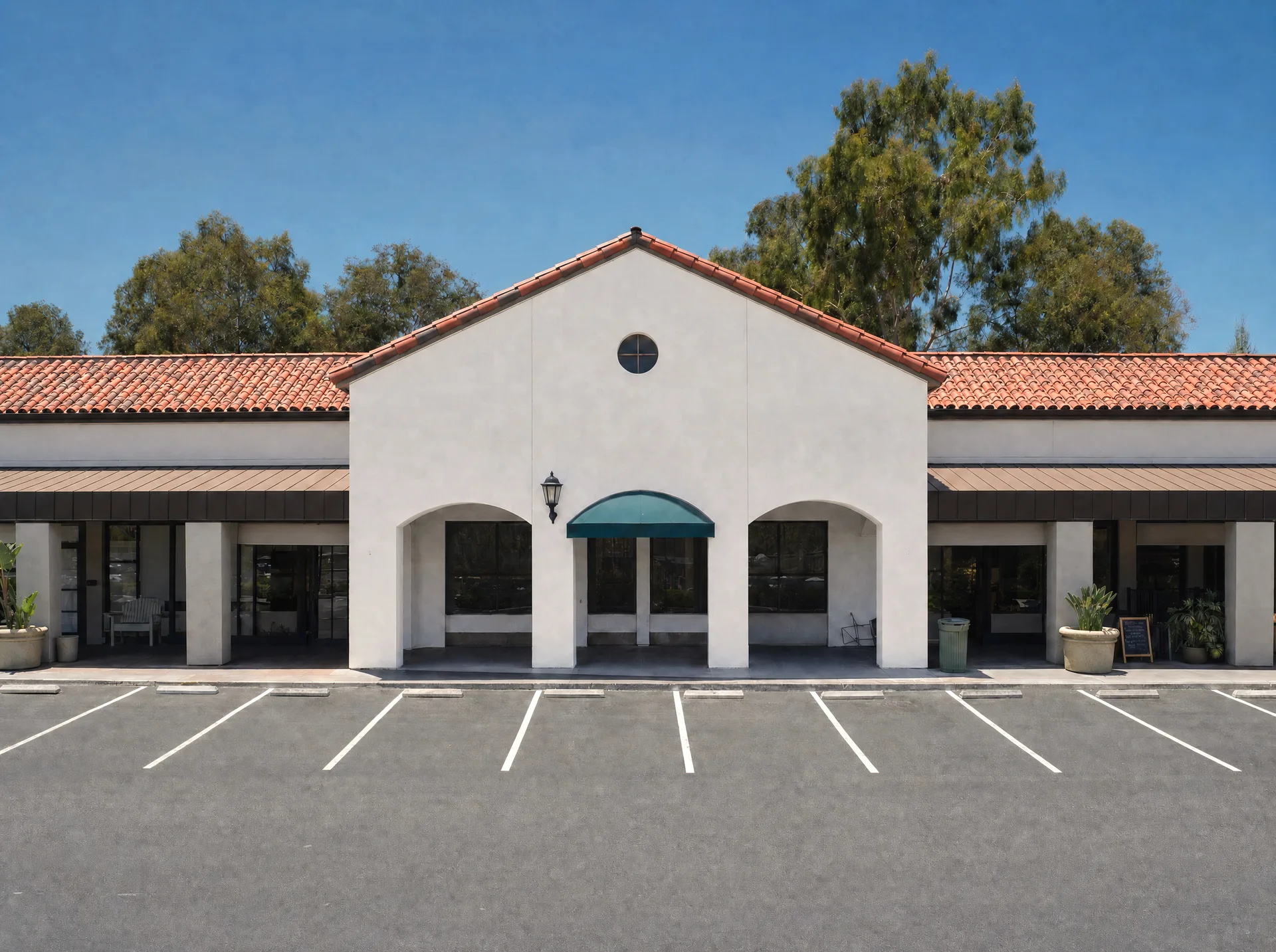 Suite C4 storefront at Marbella Plaza